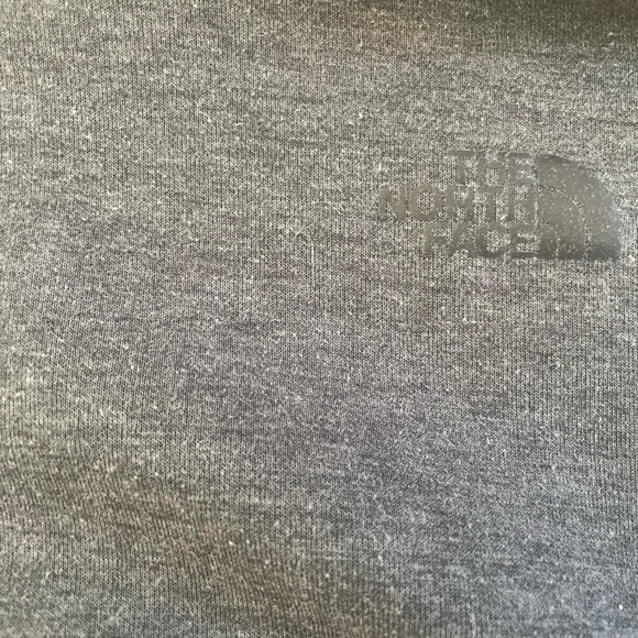 The North Face Pull-Over - Picture 3 of 4